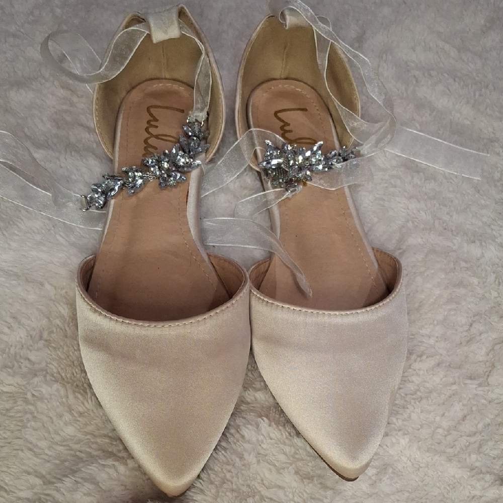 Lulu's Elegant Beige Flats - Picture 3 of 6